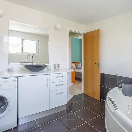 Nissi Maria Айя-Напа