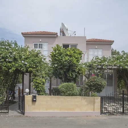 Villa Nissi Maria *
