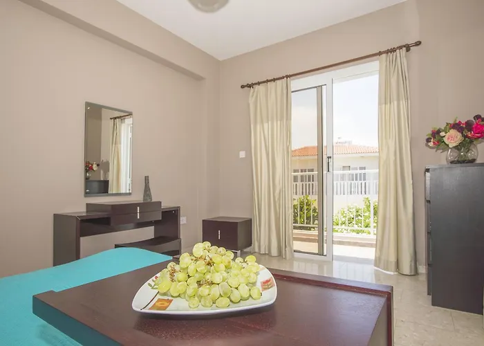 Nissi Maria Ayía Nápa